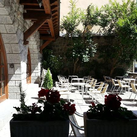 Hotel Villa De Canfranc Buitenkant foto