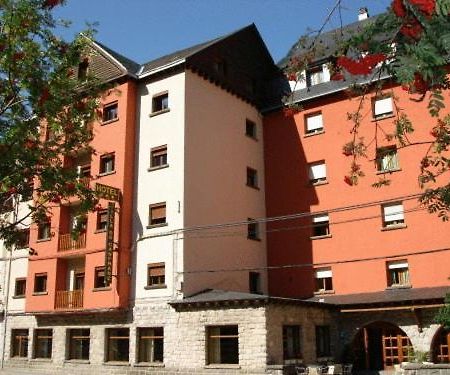 Hotel Villa De Canfranc Buitenkant foto