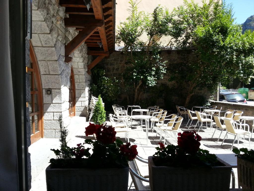 Hotel Villa De Canfranc Buitenkant foto