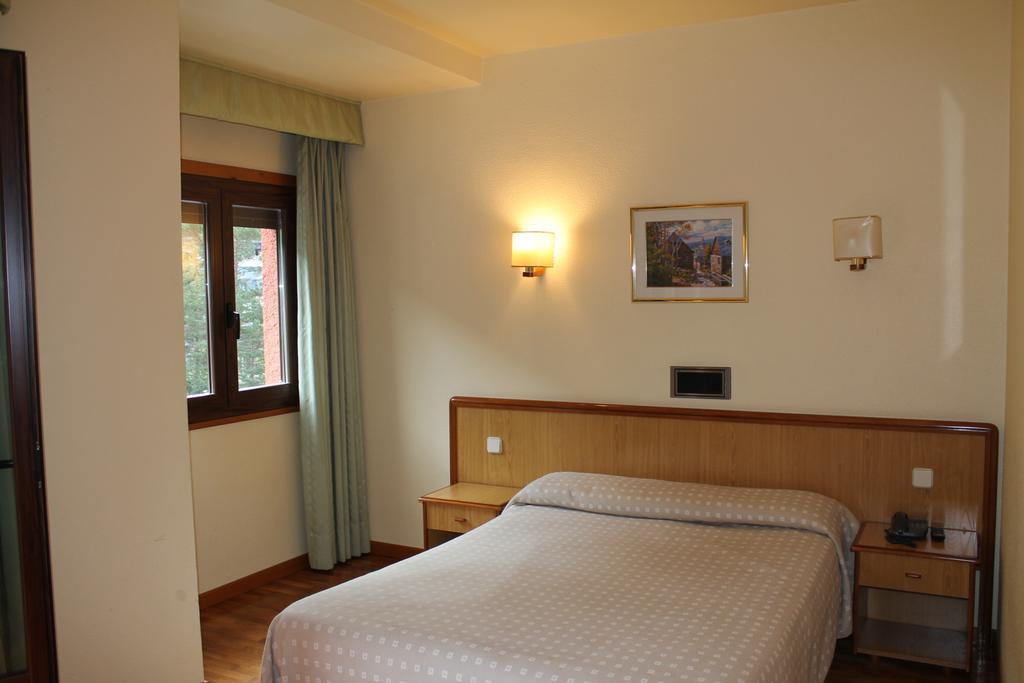 Hotel Villa De Canfranc Buitenkant foto