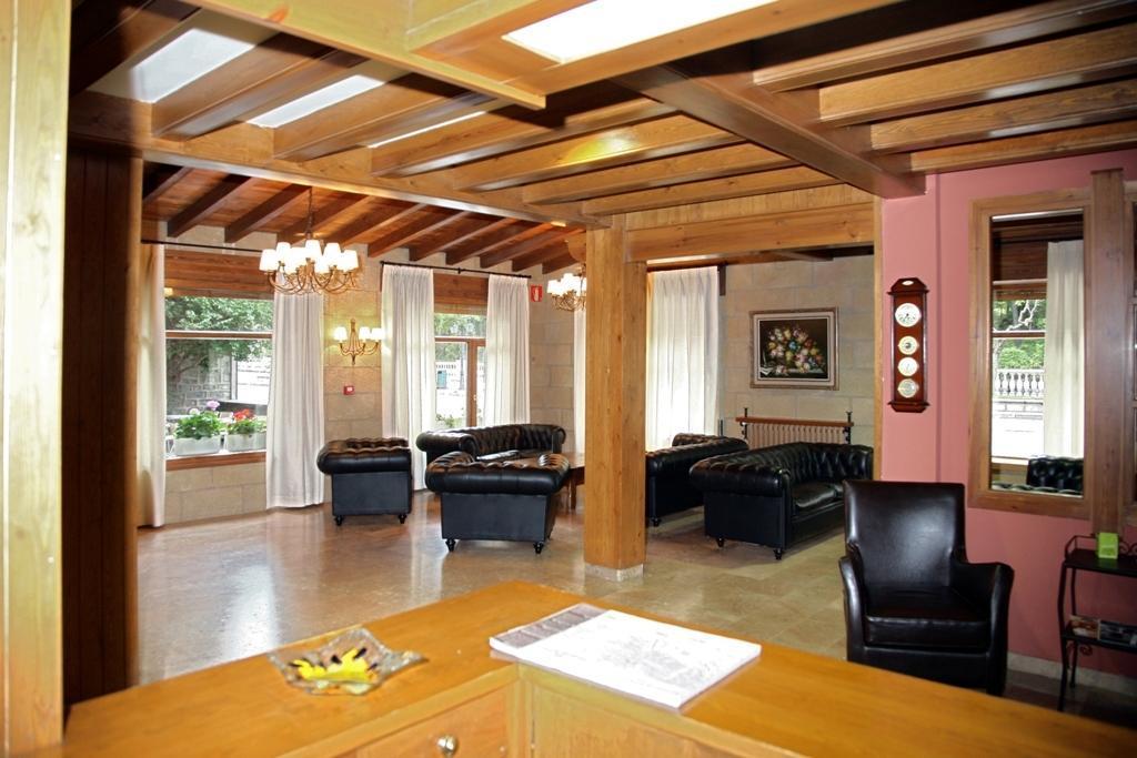 Hotel Villa De Canfranc Buitenkant foto