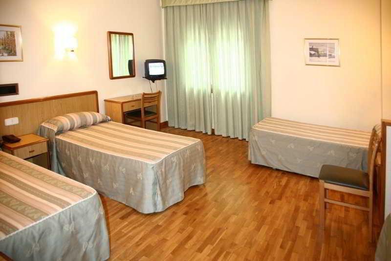 Hotel Villa De Canfranc Buitenkant foto